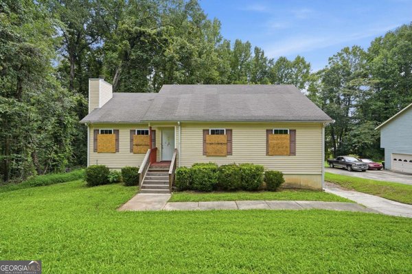 6013 Radford Drive Riverdale
