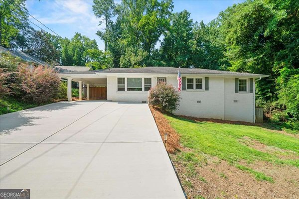 main picture of 31 Belle Isle Road, Sandy Springs