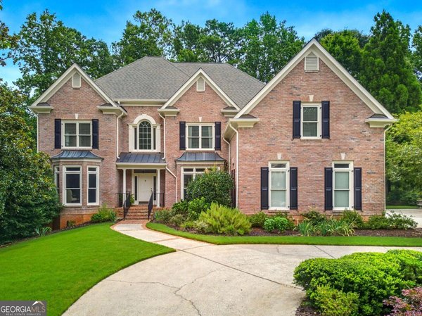 main picture of 5570 Stoneleigh Drive, Suwanee