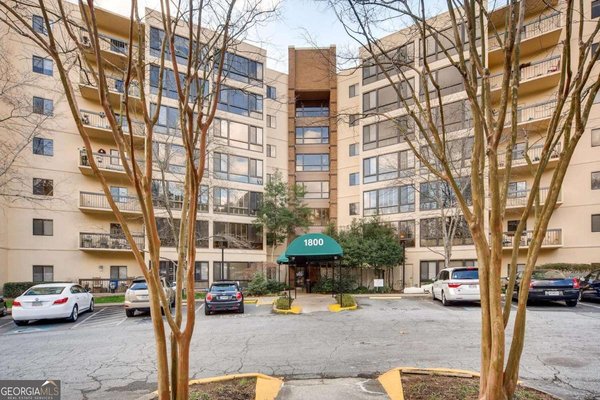 1800 Clairmont Lake Decatur