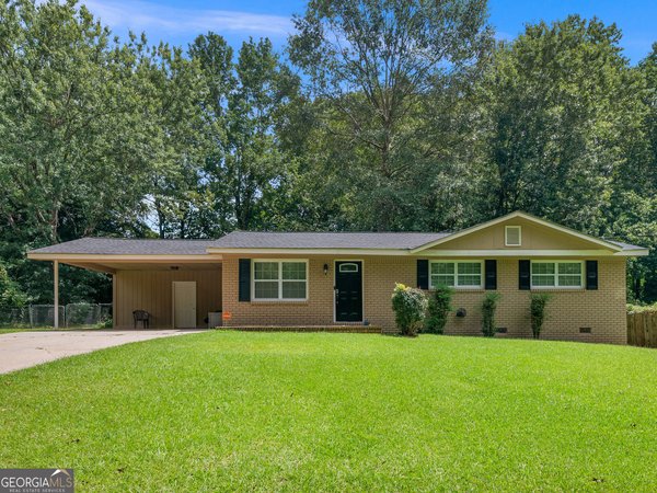 2027 Chestnut Log Drive, Lithia Springs