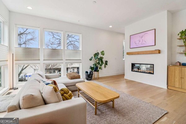 main picture of 1229 Chelsea Circle, Atlanta