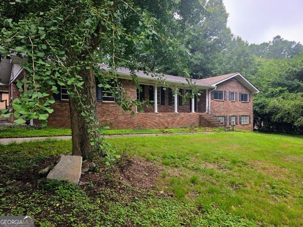 270 South Drive, Hampton