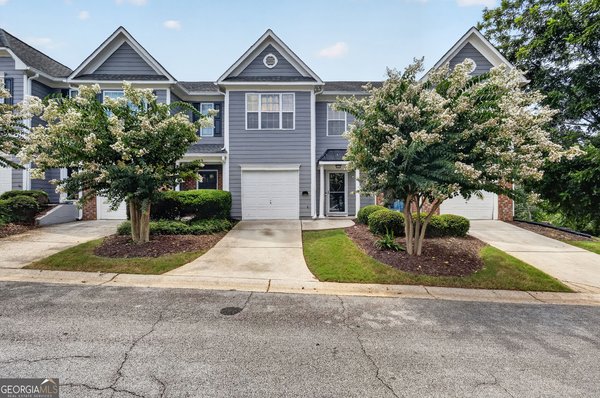 main picture of 6647 Splashwater Drive, Flowery Branch