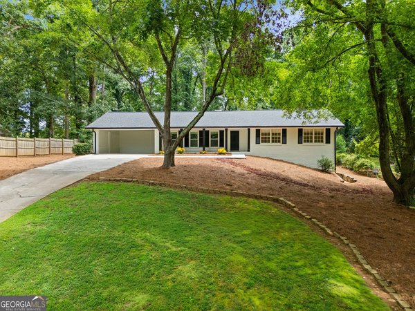 1415 Driftwood Court, Roswell