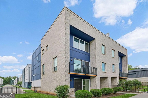 1585 Rock Dam Drive, Atlanta
