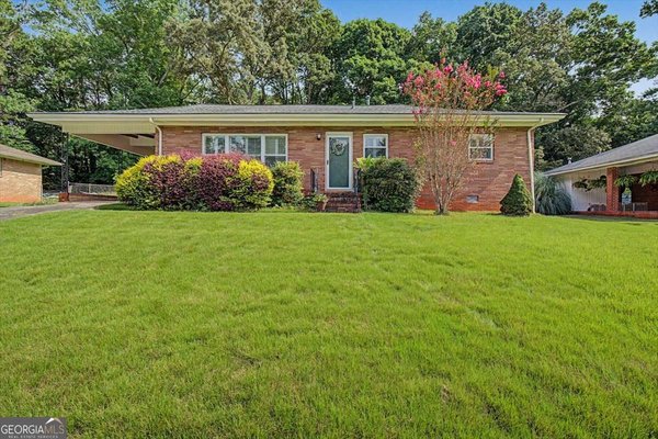 134 Larose Circle, Marietta