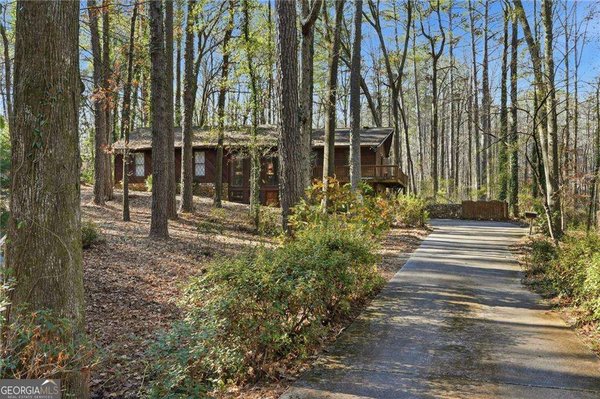 1091 Cole Drive Lilburn