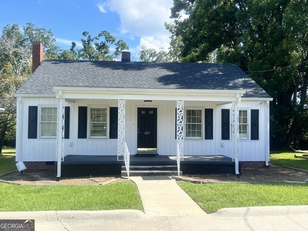 127 Stuart Avenue, Lyons