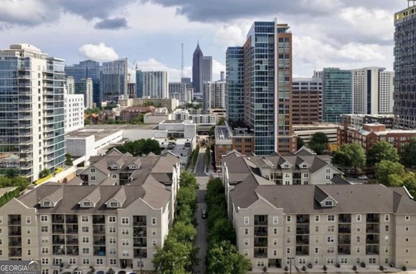 1074 Peachtree Walk, Atlanta