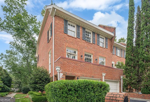 main picture of 420 Jefferson Circle, Sandy Springs