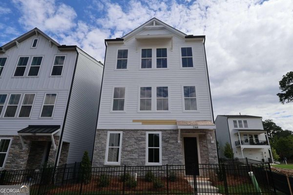 744 Auguste Avenue, Scottdale