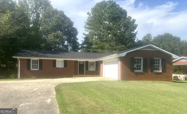 1822 Hallmark Dr, Griffin
