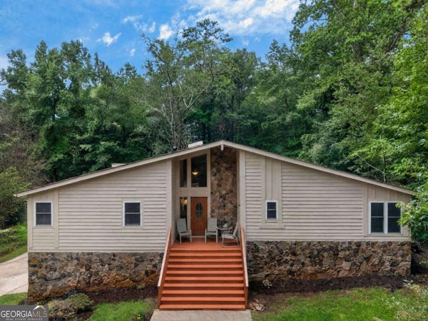 6715 Live Oak Lane Douglasville