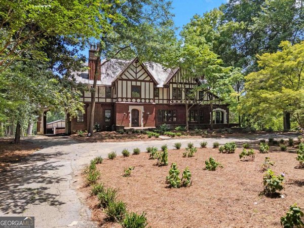 main picture of 843 Springdale Road, Atlanta