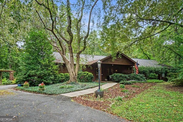 25 Woodall Rd Se White