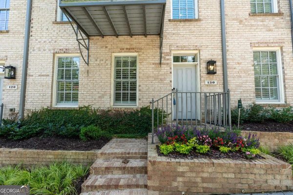 130 Clover Court Roswell