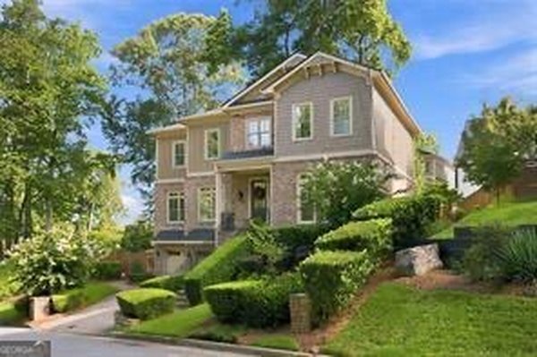 3197 Madison Avenue, Brookhaven