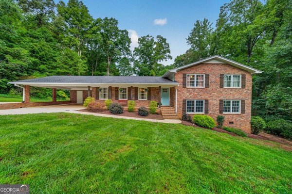 106 St James Court Athens