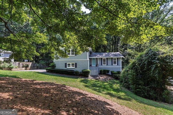 5824 Golden West Trail, Lilburn