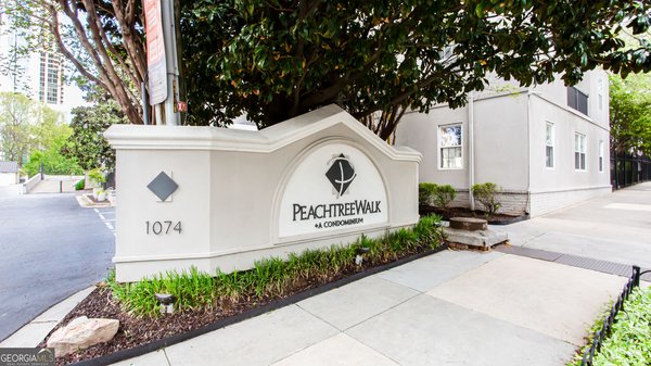 1075 Peachtree Walk, Atlanta