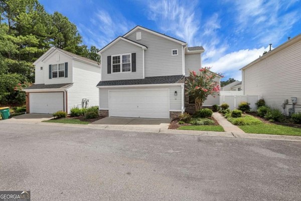 141 Oaks Place, Woodstock