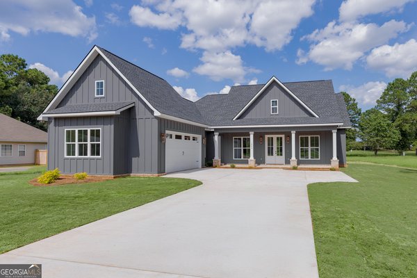 1004 Country Club Road Perry