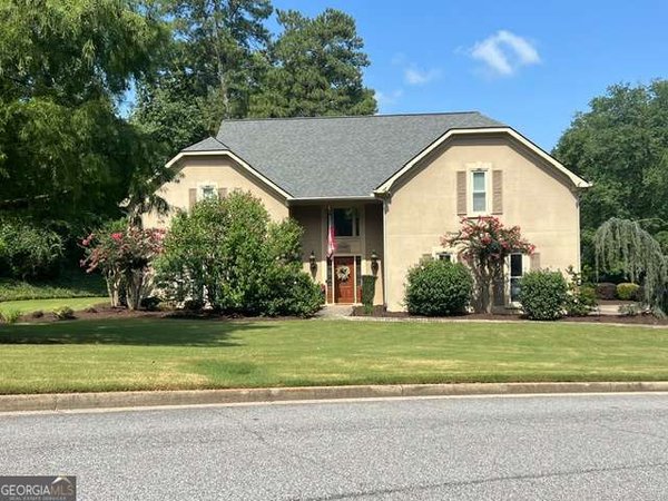 main picture of 12080 Magnolia Crescent Drive, Roswell