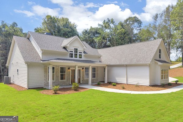 main picture of 105 Carlan Road, Commerce
