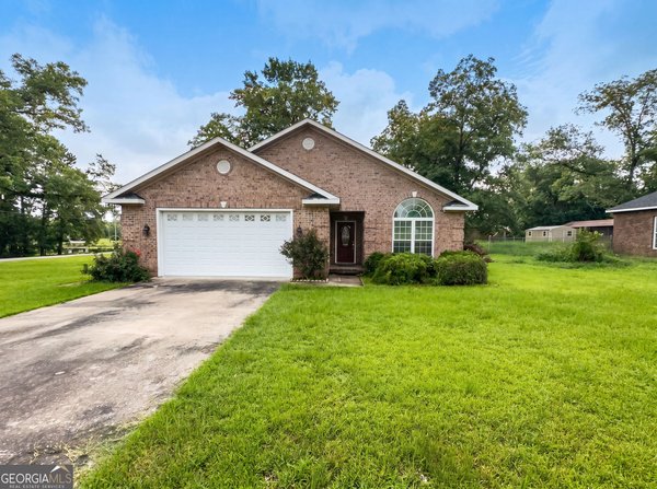 109 Corene Avenue, Glennville