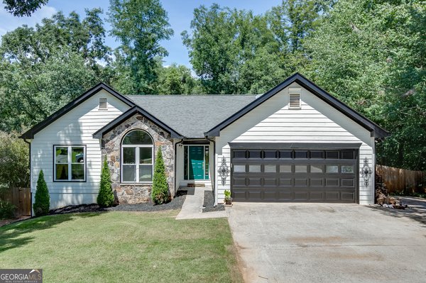 main picture of 6447 Ivy Springs Drive, Flowery Branch