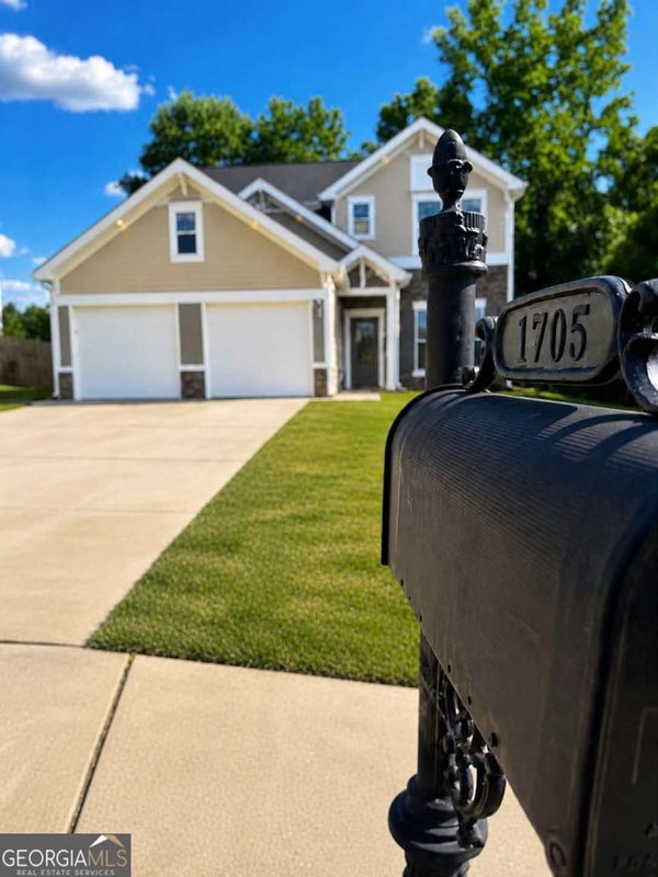 1705 Chinaberry Court Stockbridge