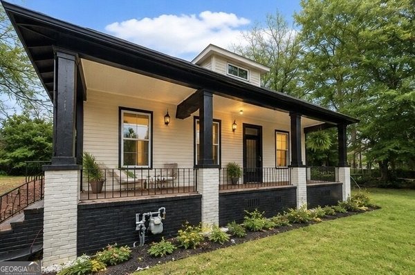 961 Log Cabin Way, Macon