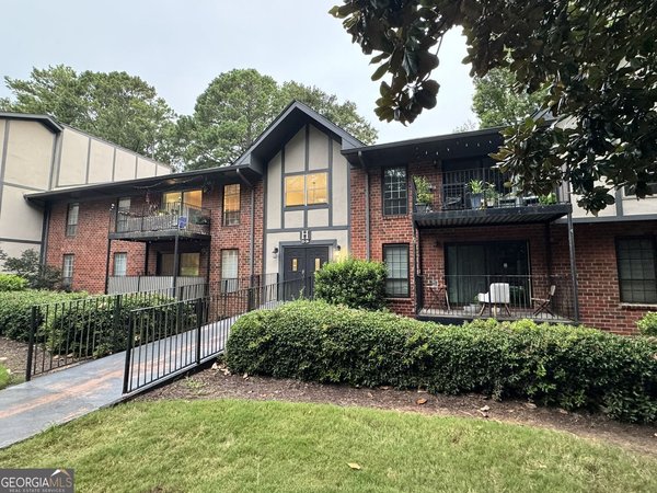 main picture of 6851 Roswell Road, Sandy Springs
