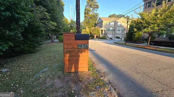 1976 Dering Circle Atlanta
