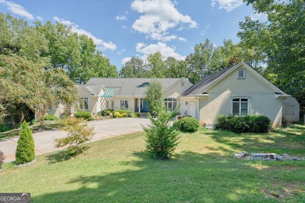 21 Rocky Circle, White