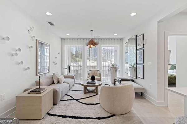 main picture of 775 Juniper Street, Atlanta
