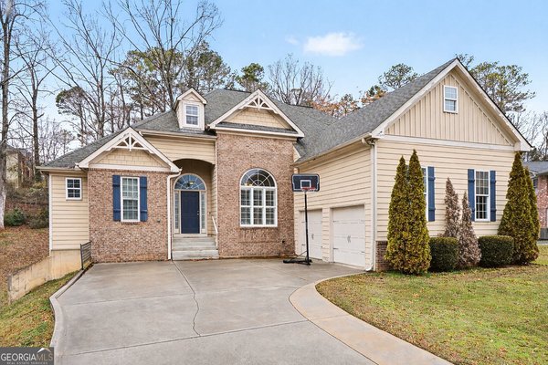 Picture of Neighborhood LAKE LUCERNE ESTATE in Lilburn, GA