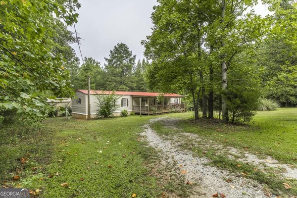 222 Tommys Trail Forsyth
