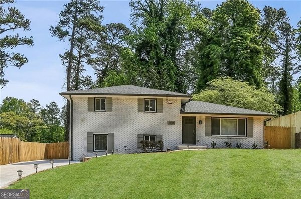 1888 La Mesa Lane Decatur