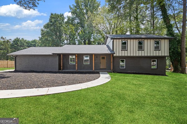 2176 Deer Trail, Suwanee
