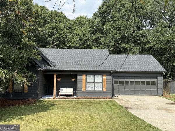 main picture of 255 Matthews School Road, Winder