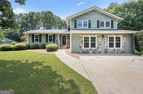 392 Heritage Lane, Alpharetta