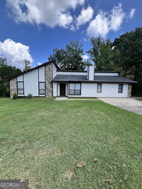 7029 Hania Drive, Fairburn