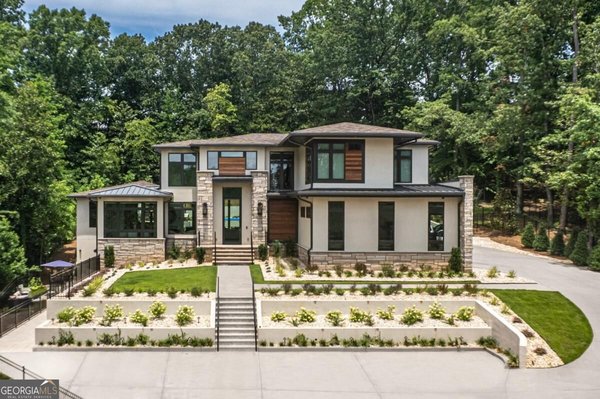 1090 Kingston Drive, Sandy Springs