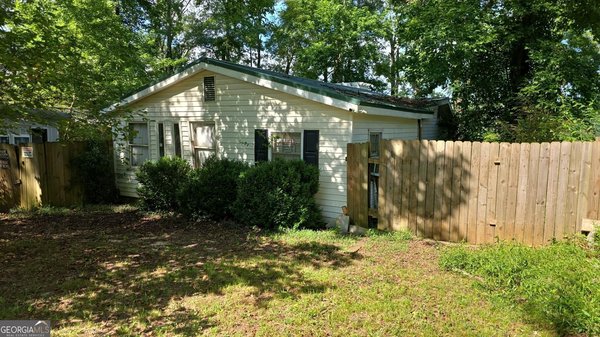 143 Weavers Lake Front Road, Jackson