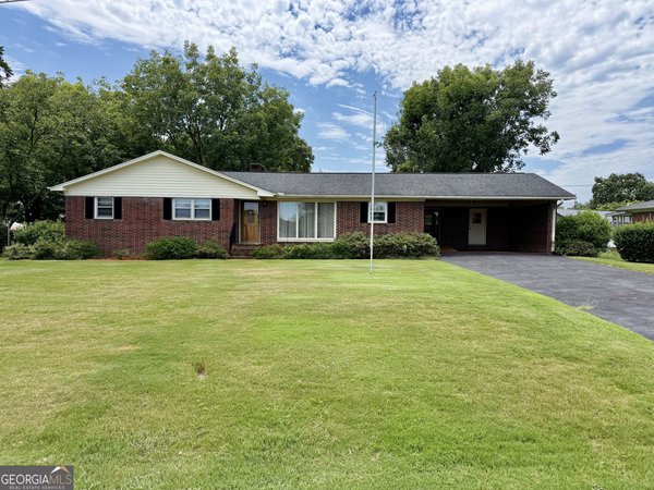 95 Race Street Hartwell