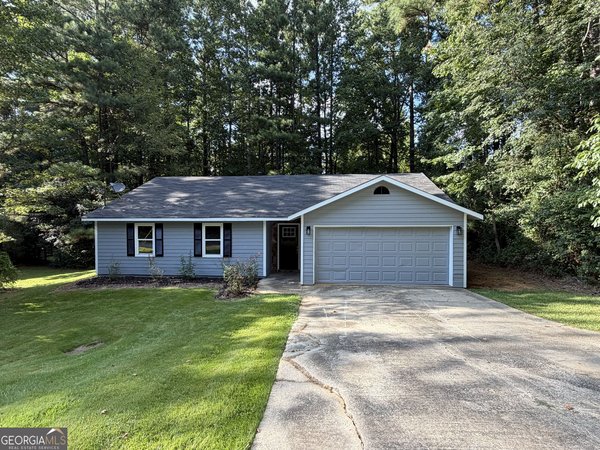 613 Blue Flag Lane, Fairburn