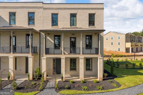 1011 Creekside Lane, Cumming