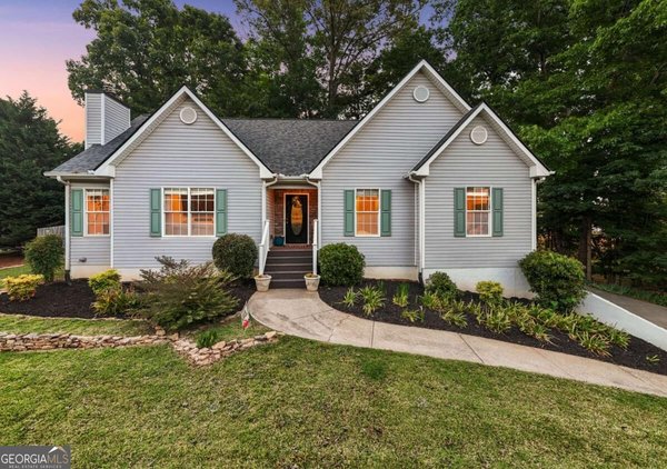 1086 Fieldstone Drive, Canton